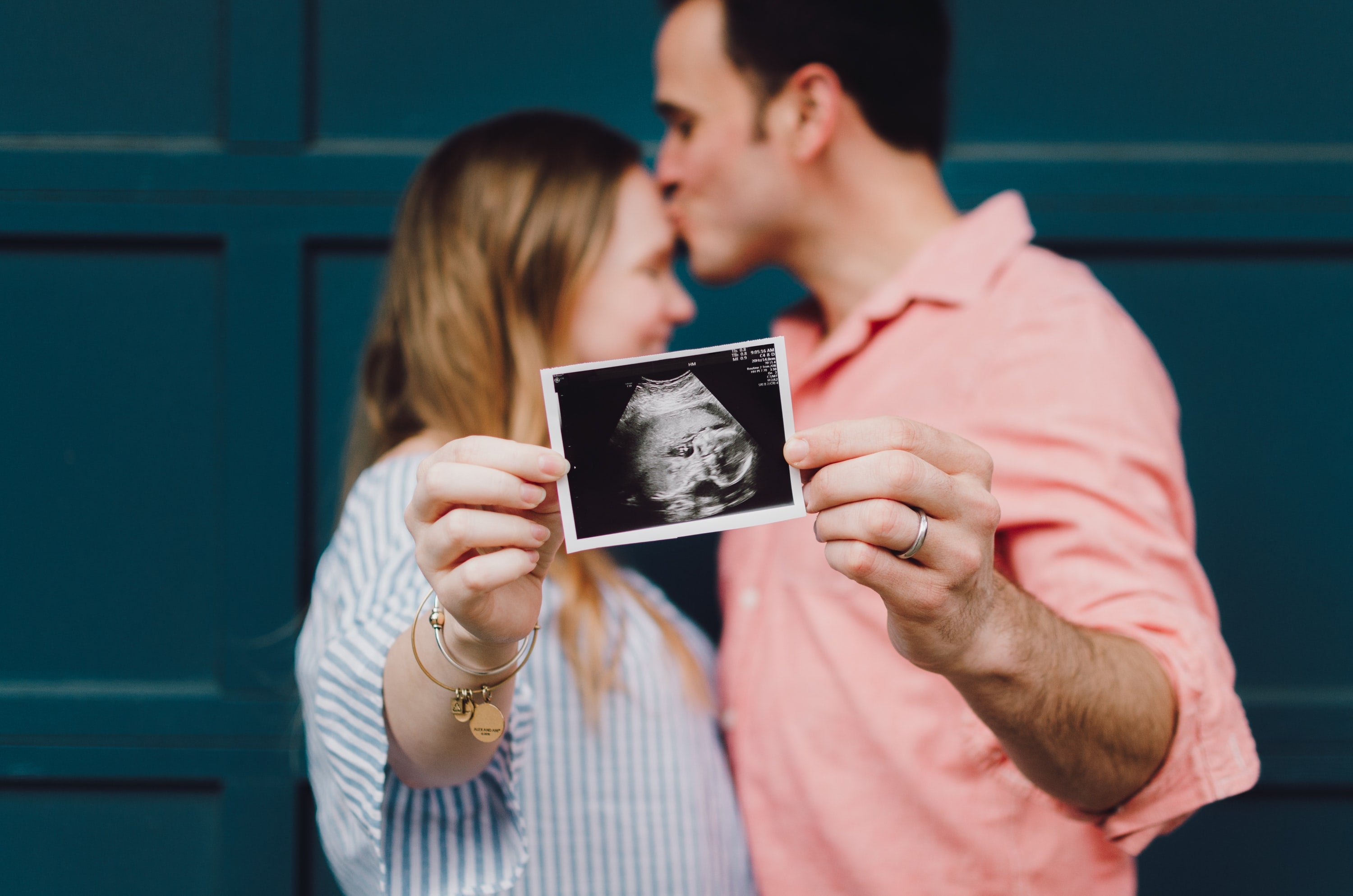 7 choses à discuter avec votre partenaire avant l’arrivée de bébé