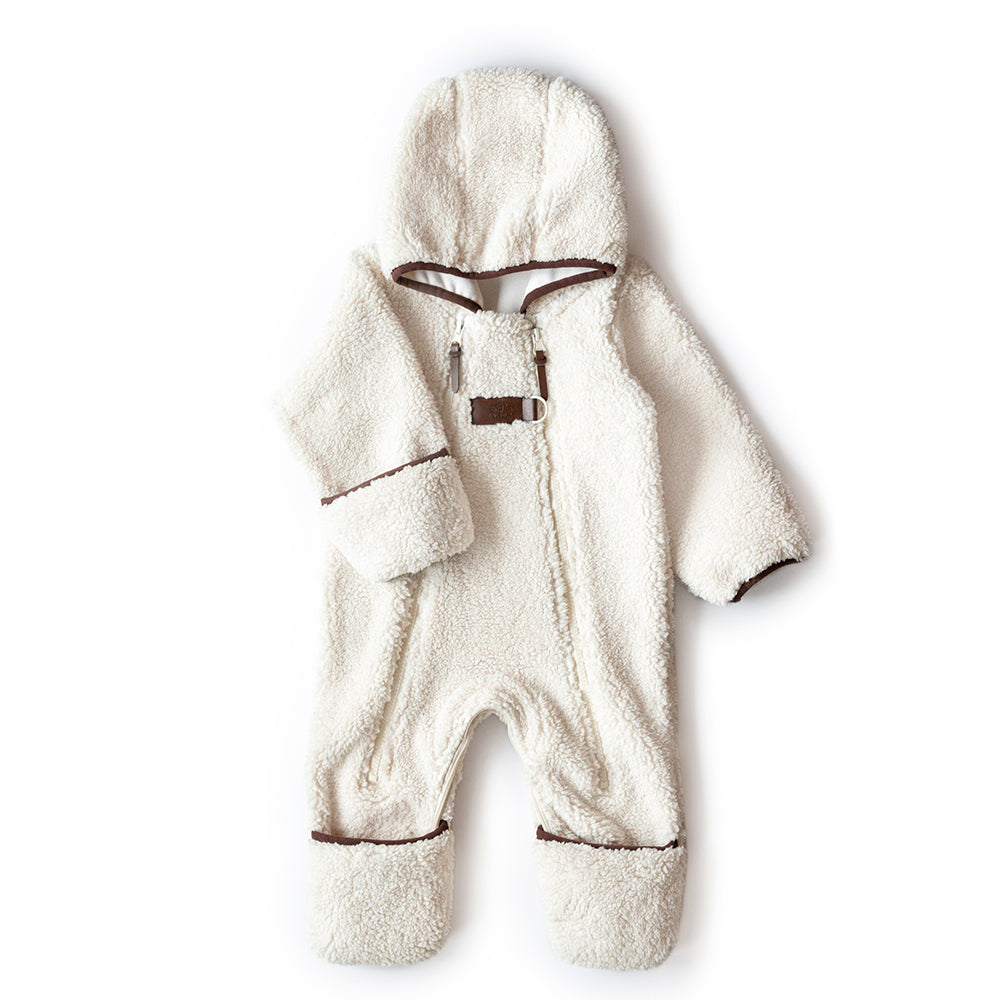 Combinaison mi-saison pour enfant 0-18m en faux-mouton crème avec attache-suce par Petit Coulou