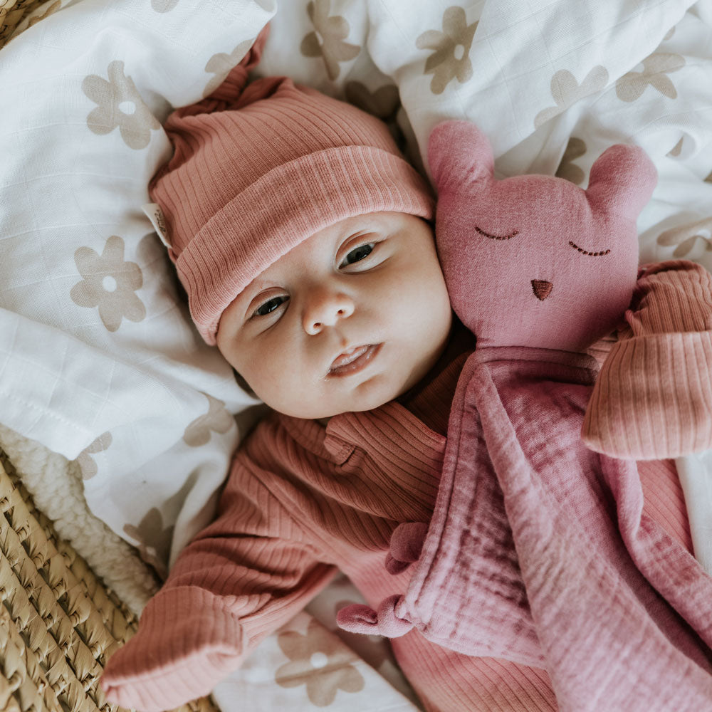 Combo : Coffret nouveau-né avec mousseline et chapeau soleil