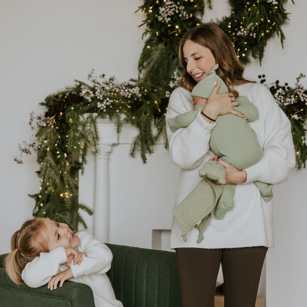 Combo : Coffret nouveau-né avec mousseline et chapeau soleil