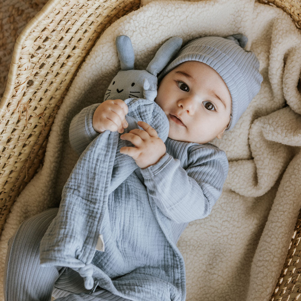 Combo : Coffret nouveau-né avec mousseline et chapeau soleil