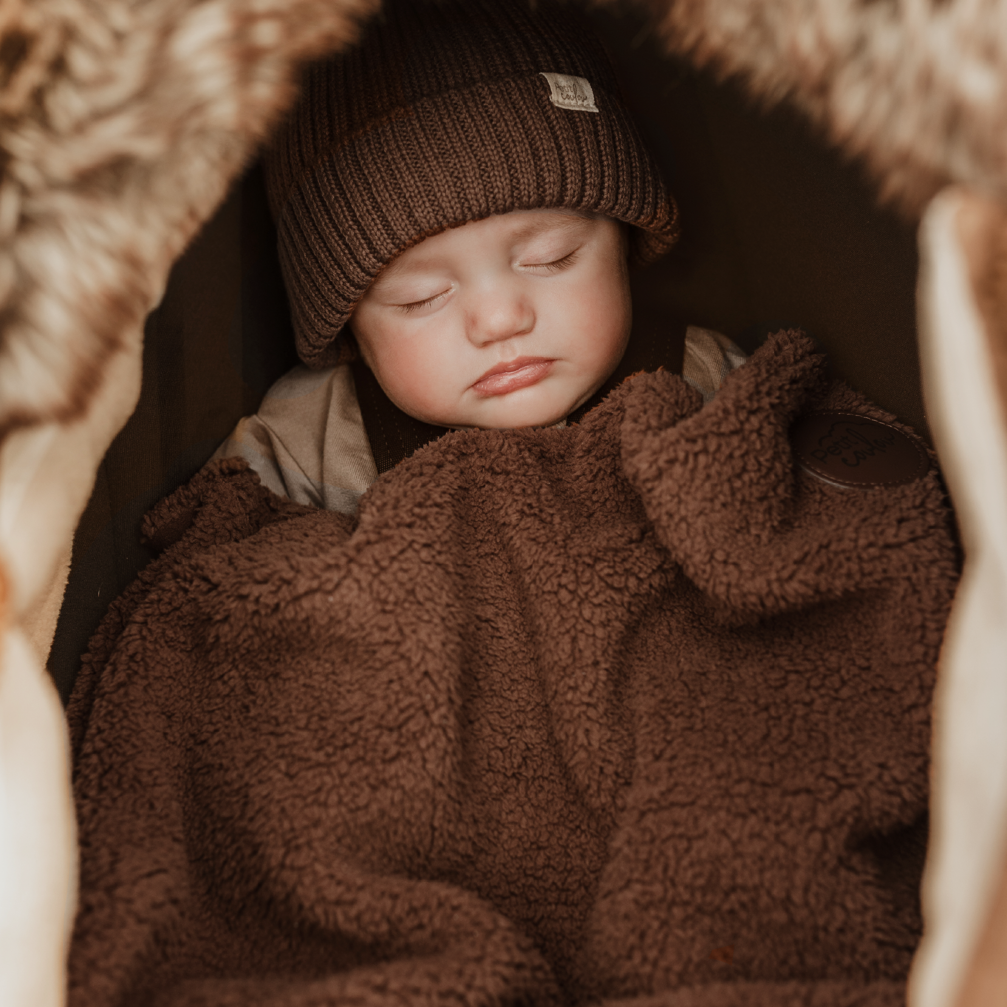 Doudou pour siège d'auto bébé en Sherpa