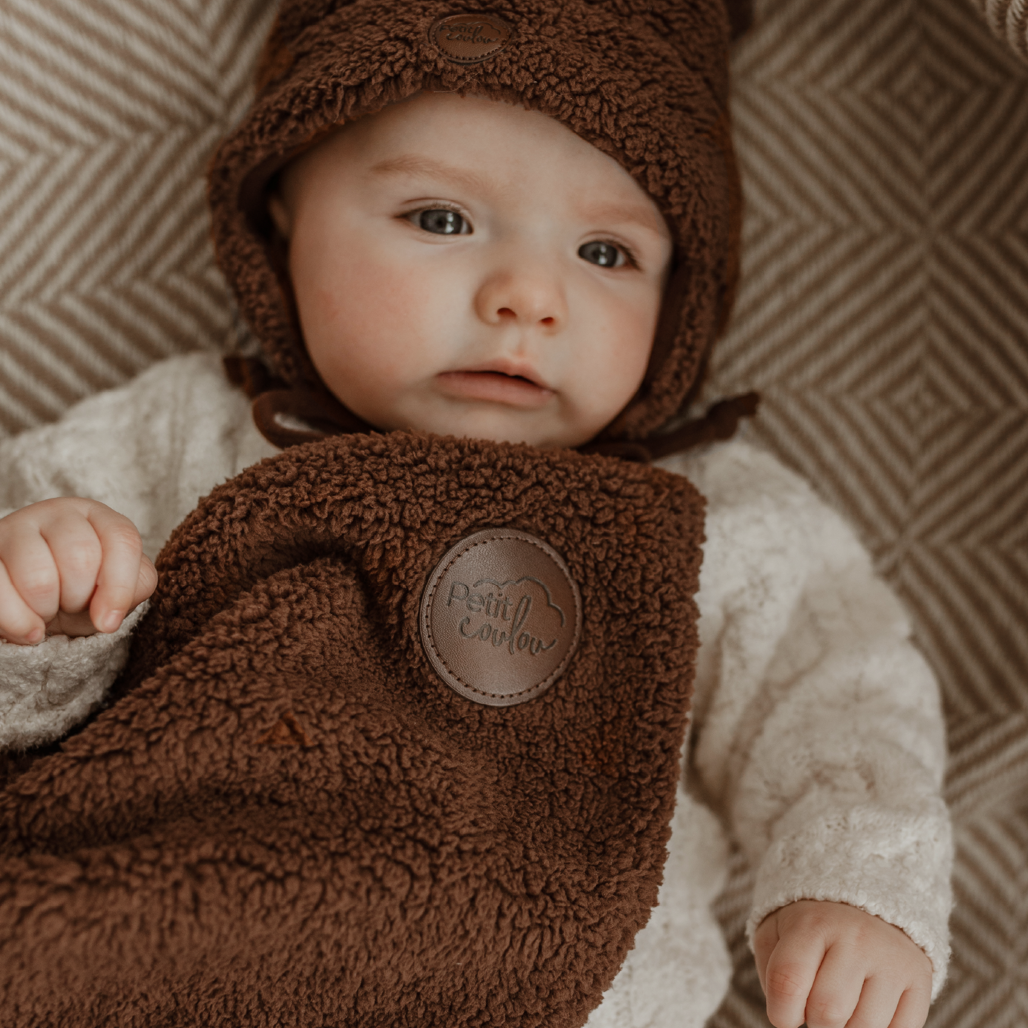 Doudou pour siège d'auto bébé en Sherpa