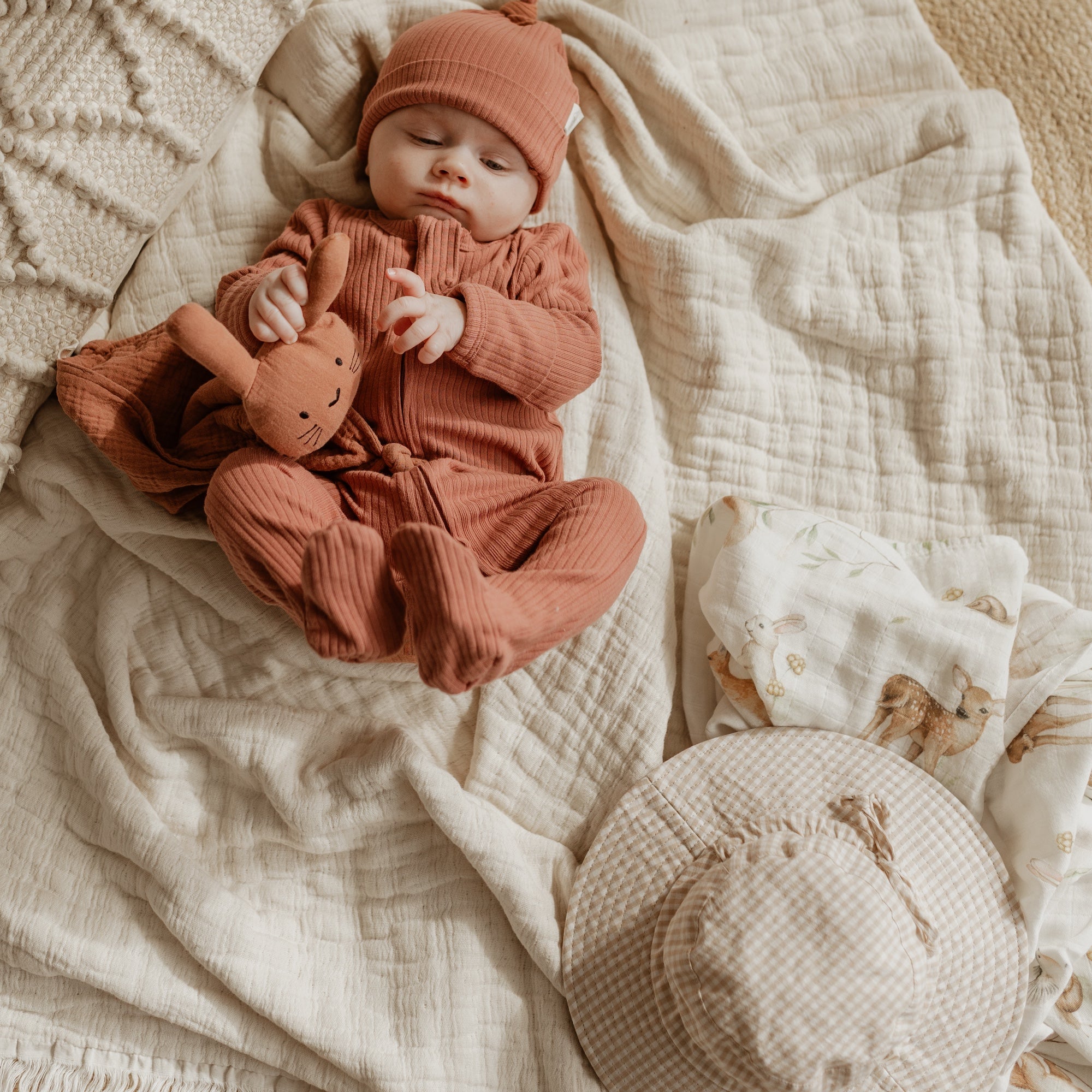Combo : Housse été 4-en-1 avec coffret cadeau nouveau-né, mousseline et chapeau soleil