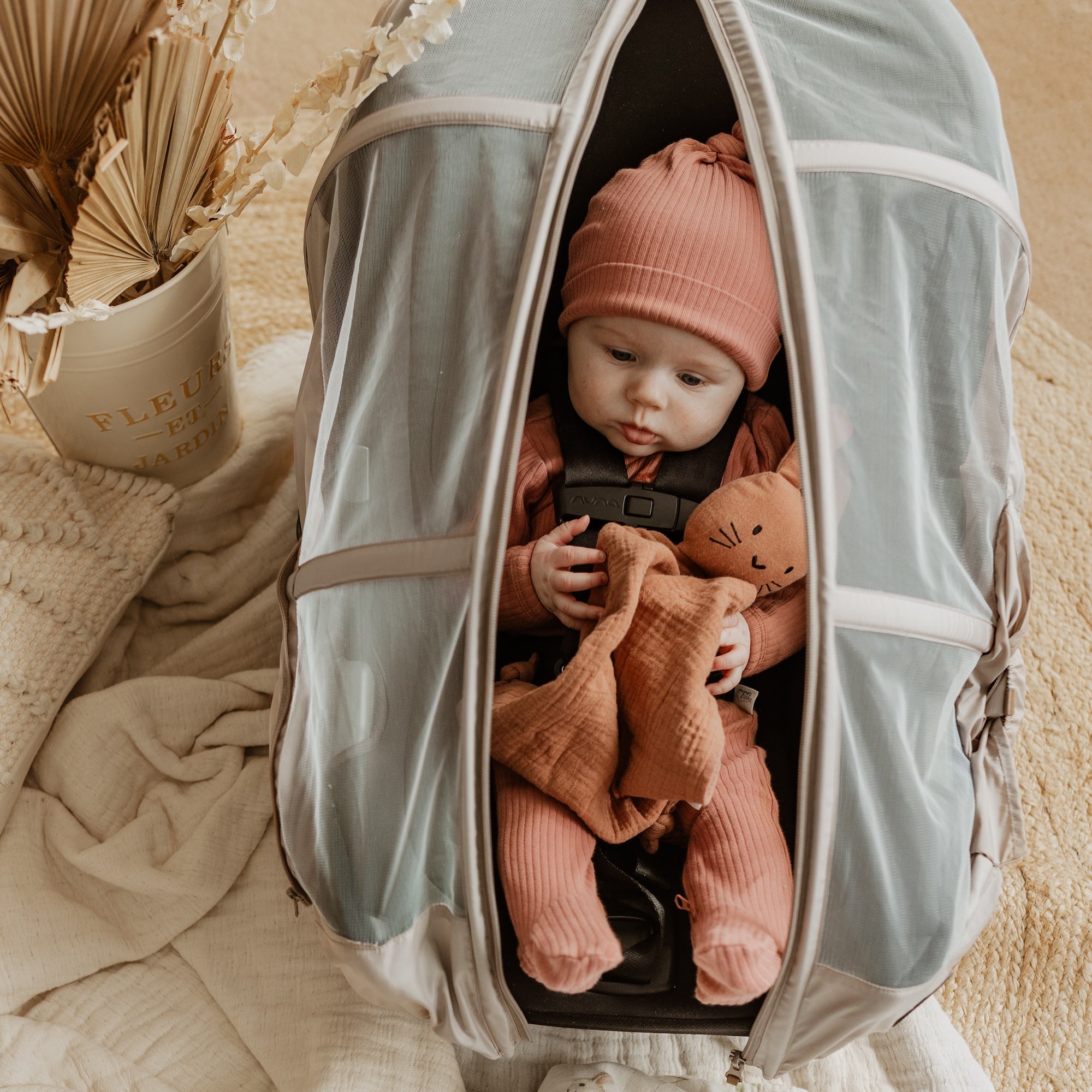 Combo : Housse été 4-en-1 pour siège d'auto et coffret-cadeau pour nouveau-né